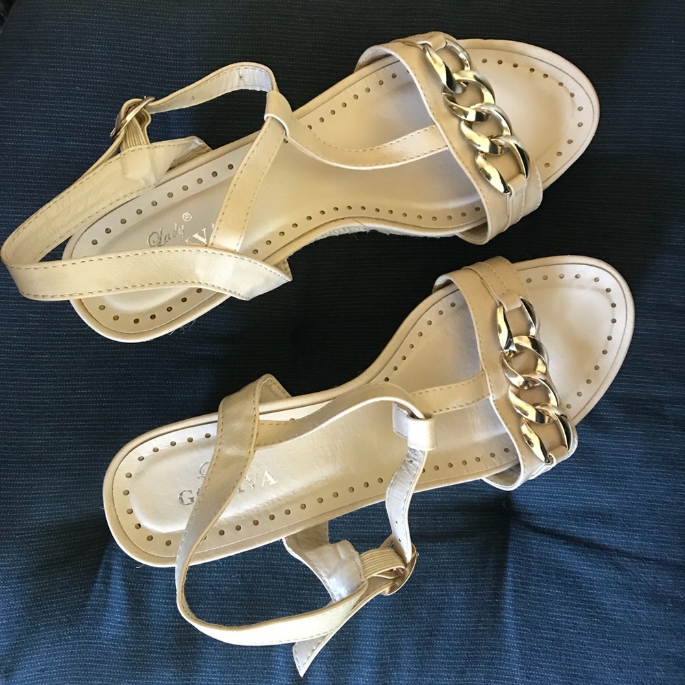 NEW Lady Godiva Beige Chain Jude Espadrille Wedge